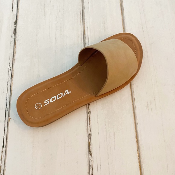 Soda Slip On Tan Casual Sandals New Without Box - Picture 6 of 7
